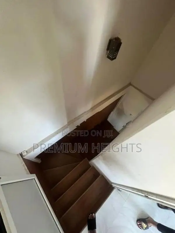 4 Br House for Rent in Welisara