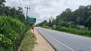 Wewaldeniya,Land facing Colombo Rd|වේවැල්දෙණිය, කොළඹ මාර්ගයට මුහුණලා ඉ