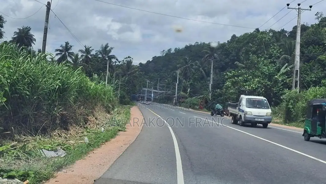 Wewaldeniya,Land facing Colombo Rd|වේවැල්දෙණිය, කොළඹ මාර්ගයට මුහුණලා ඉ