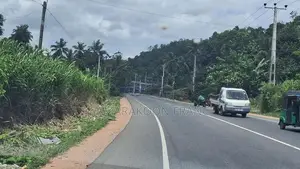 Wewaldeniya,Land facing Colombo Rd|වේවැල්දෙණිය, කොළඹ මාර්ගයට මුහුණලා ඉ