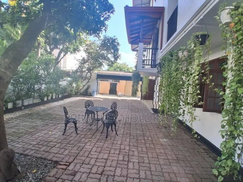 Luxury House for Sale Colombo 5 (HS107)