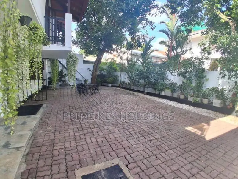 Luxury House for Sale Colombo 5 (HS107)