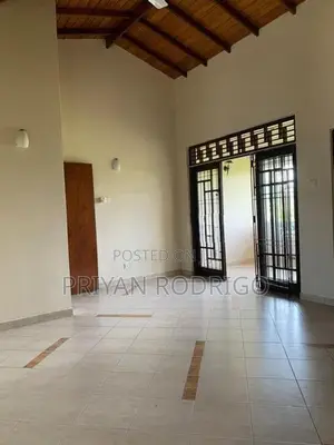 Athurugiriya Moratuwahena Rd 4 BR house on 23.5 perches of land for sa