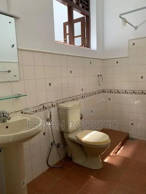 Athurugiriya Moratuwahena Rd 4 BR house on 23.5 perches of land for sa