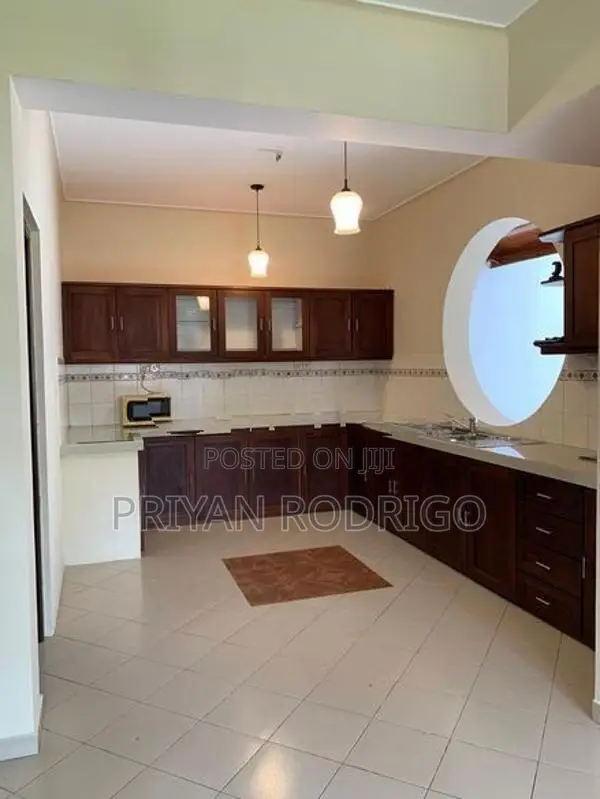 Athurugiriya Moratuwahena Rd 4 BR house on 23.5 perches of land for sa