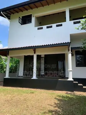 Athurugiriya Moratuwahena Rd 4 BR house on 23.5 perches of land for sa