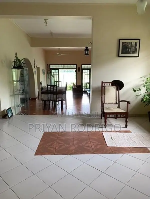 Athurugiriya Moratuwahena Rd 4 BR house on 23.5 perches of land for sa
