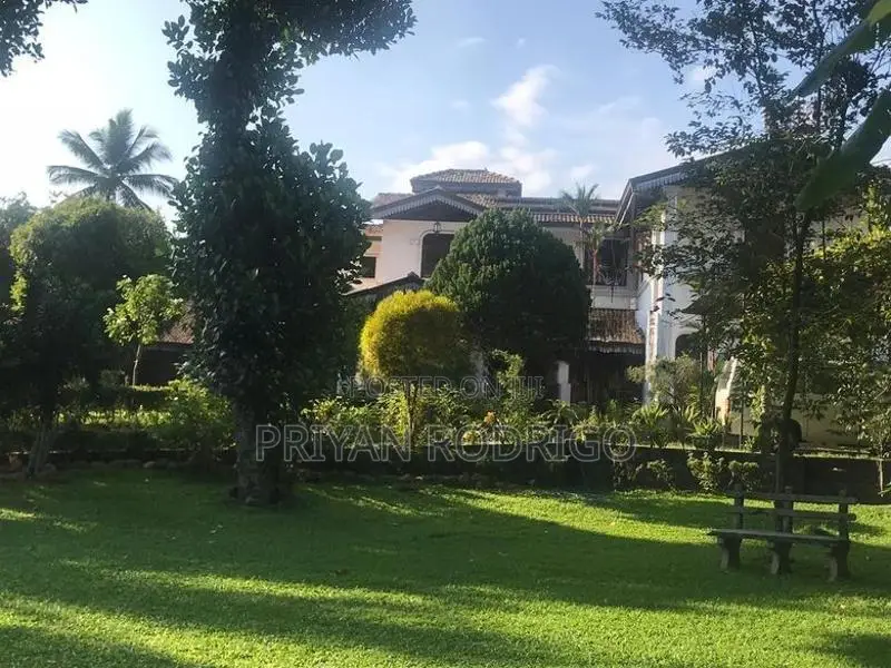 Kiribathgoda 7 BR Fully Furnished House on 87 Perches of Land for Sale