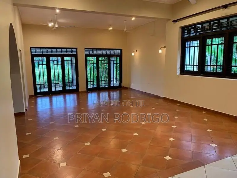 Athurugiriya Moratuwahena Rd 4 BR house on 23.5 perches of land for sa
