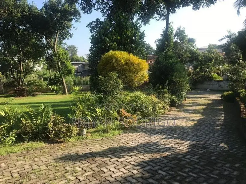 Kiribathgoda 7 BR Fully Furnished House on 87 Perches of Land for Sale