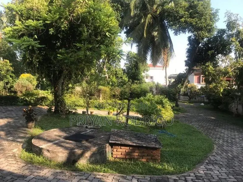 Kiribathgoda 7 BR Fully Furnished House on 87 Perches of Land for Sale