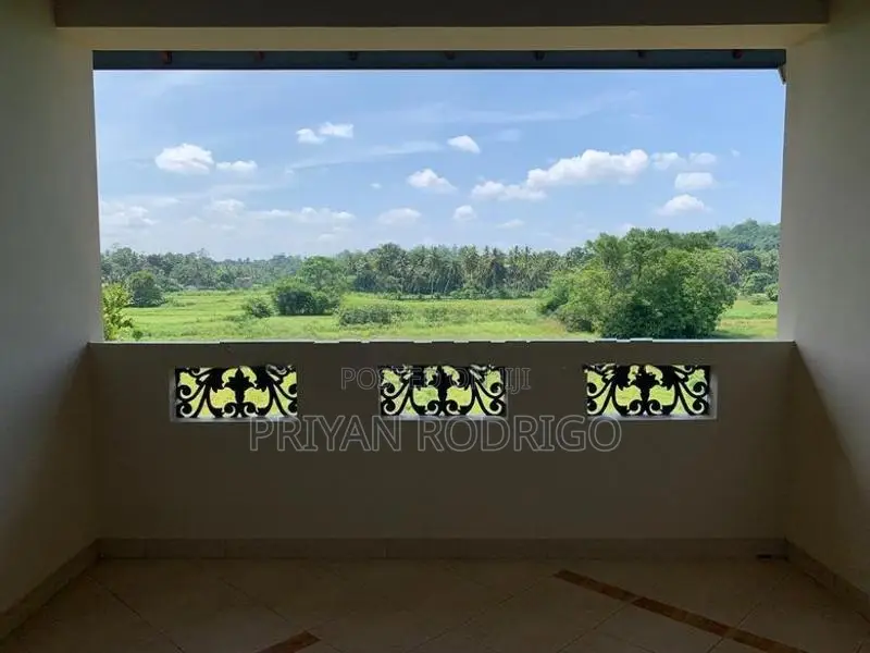 Athurugiriya Moratuwahena Rd 4 BR house on 23.5 perches of land for sa