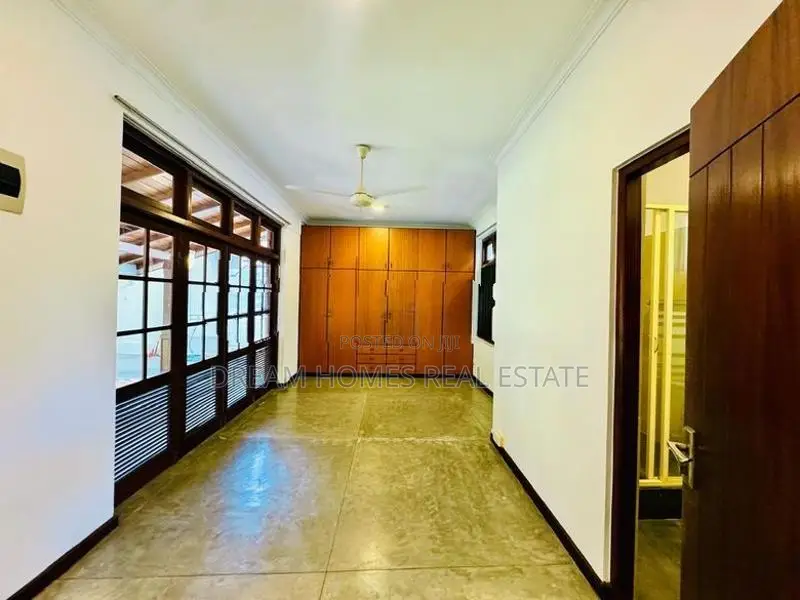 5BR Family Home in Pangiriwatte Mw, Mirihana Nugegoda