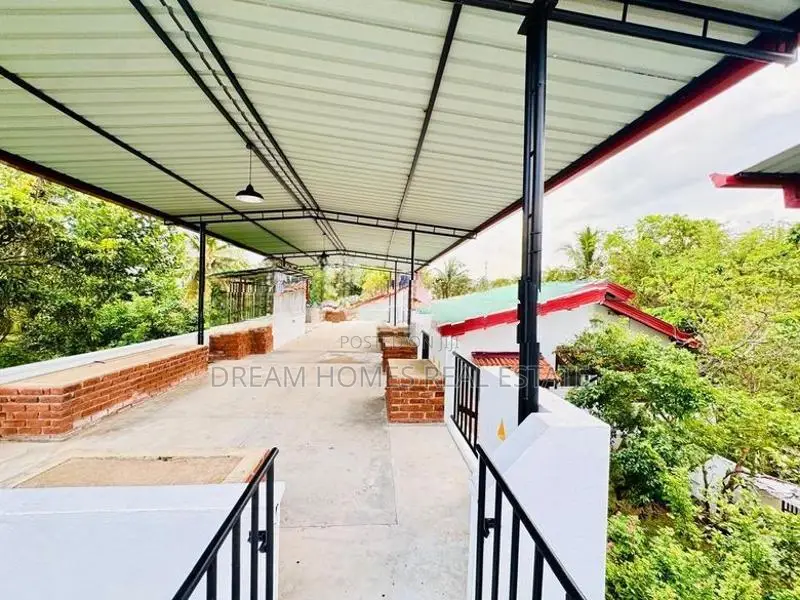 5BR Family Home in Pangiriwatte Mw, Mirihana Nugegoda