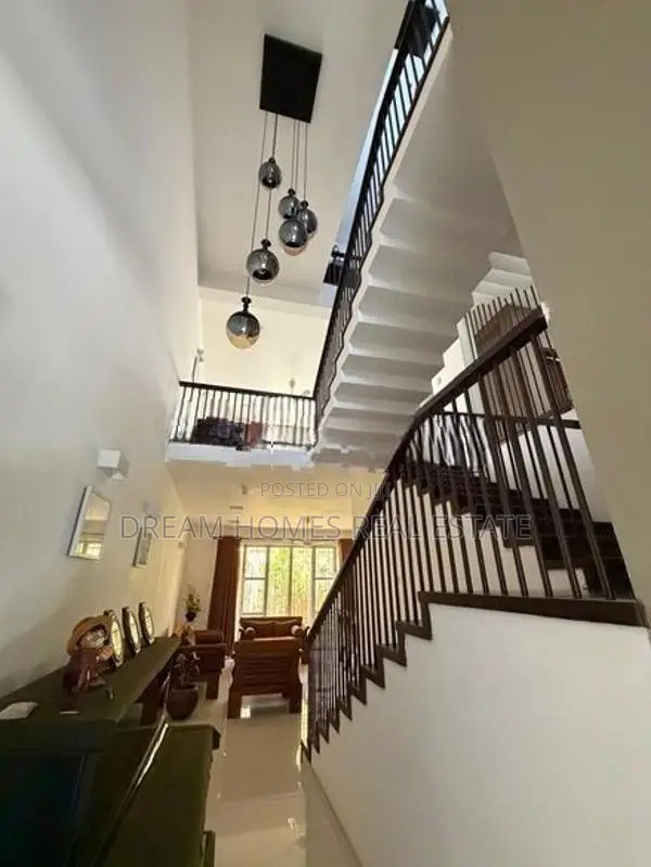 Luxury 4-Bedroom House for Rent – PitaKotte, Kotte
