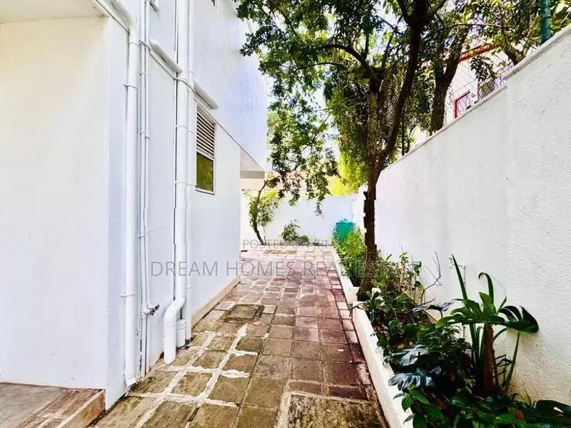 5BR Family Home in Pangiriwatte Mw, Mirihana Nugegoda