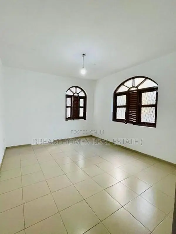 2,500 Sqft House on 11 Perches – Thalawathugoda