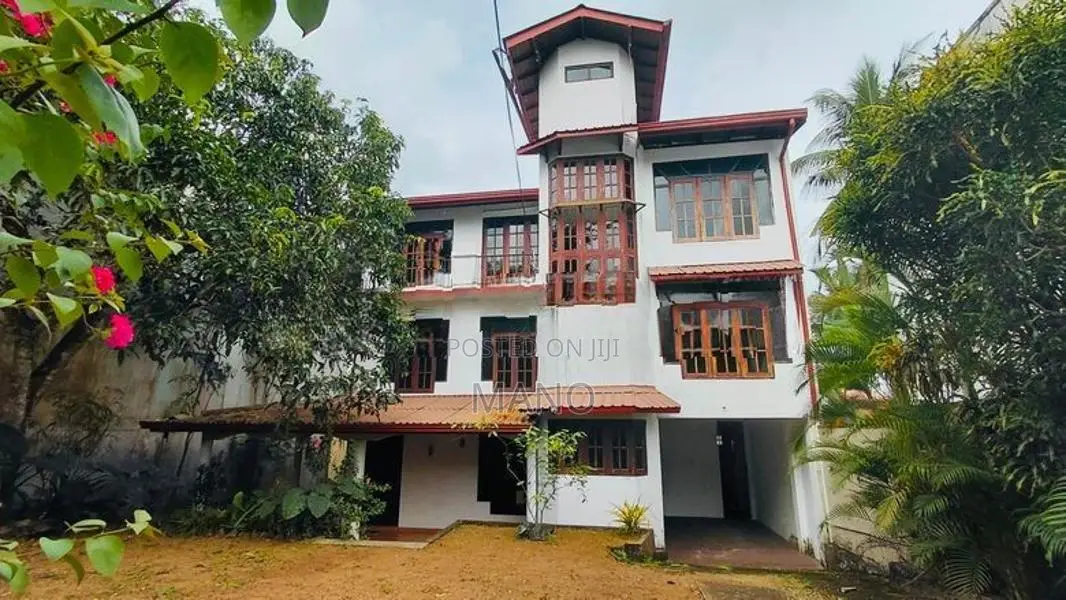 Spacious Residence Is for Sale Athurugiriya
