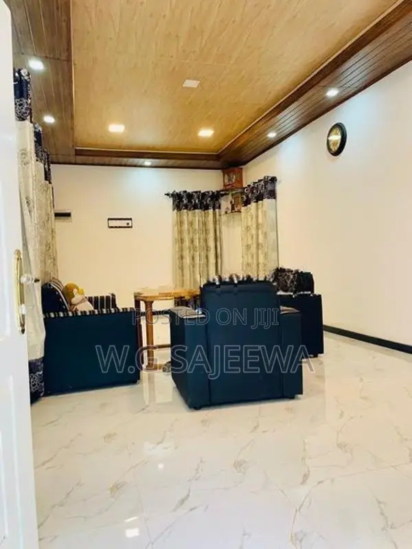 house with small shop for sale in Demanhandiya