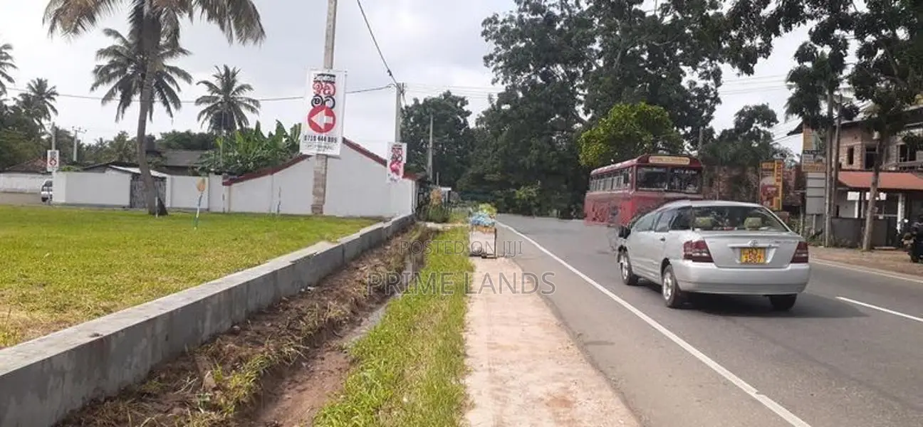 කුරුණෑගලින් ව්‍යාපාරික බිම් කොටස් විකිණීමට