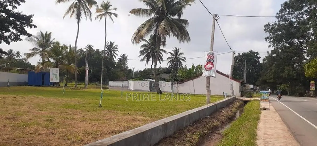 කුරුණෑගලින් ව්‍යාපාරික බිම් කොටස් විකිණීමට