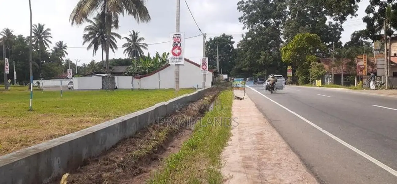 කුරුණෑගලින් ව්‍යාපාරික බිම් කොටස් විකිණීමට