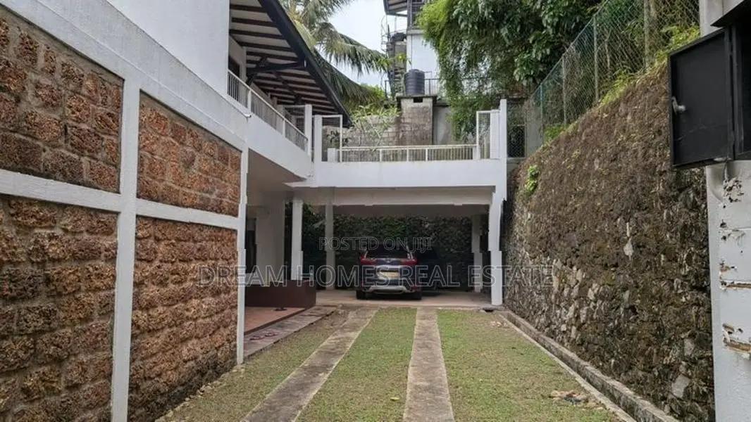 Spacious 4-Bedroom House for Rent – Thalawathugoda