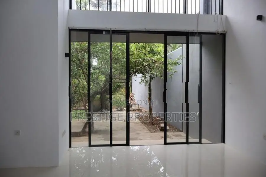 Commercial property for rent in Boralesgamuwa- Office space