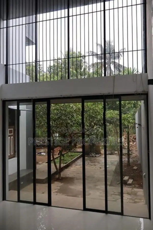 Commercial property for rent in Boralesgamuwa- Office space