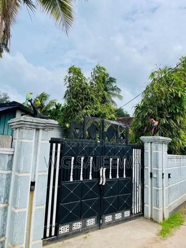 house with small shop for sale in Demanhandiya