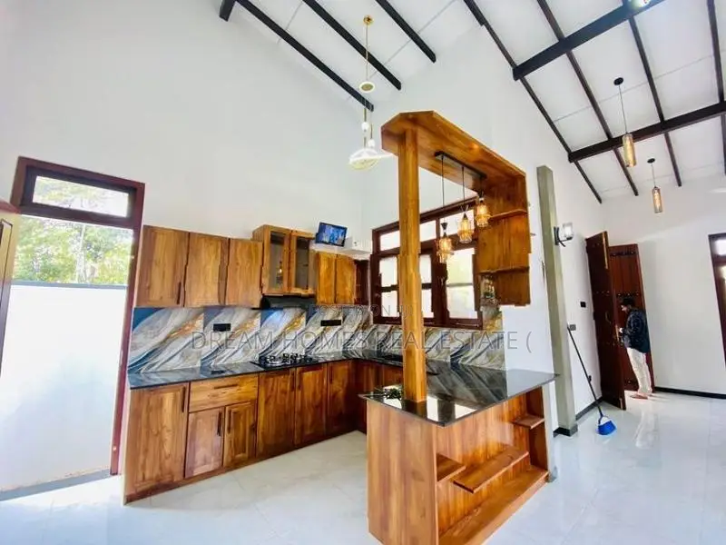 Home for Sale in Athurugiriya