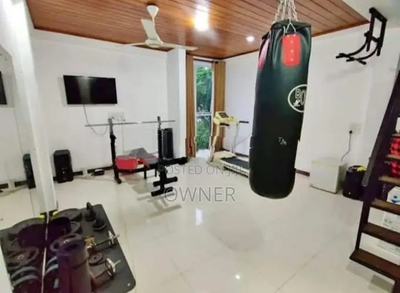 Fully Furnished Room for Rent in Battaramulla