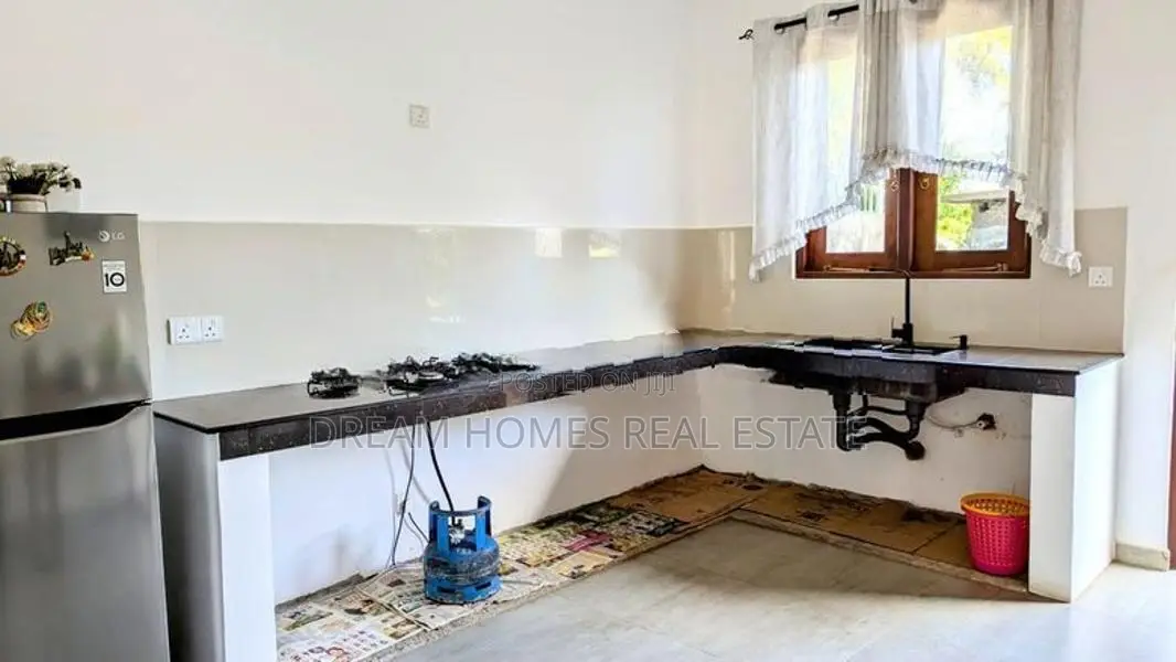 5 Bedroom Family House for Sale – Kesbewa, Vijithapura