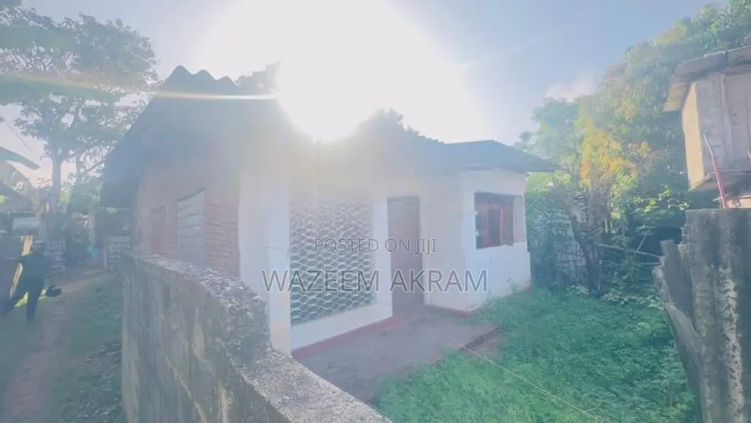 Land for Sale with An Old House Ratmalana