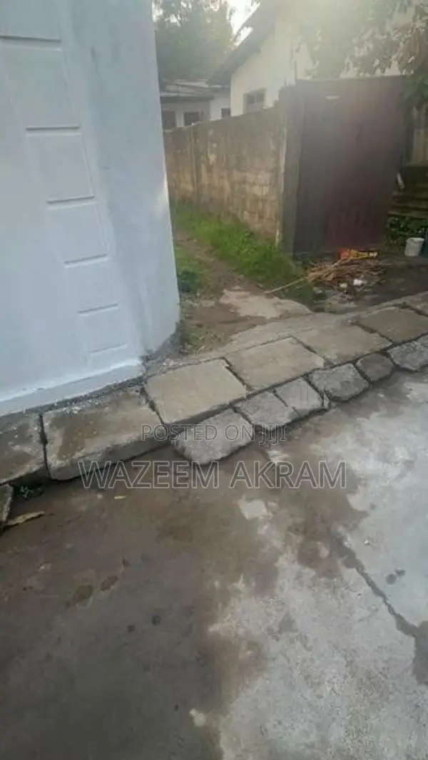 Land for Sale with An Old House Ratmalana