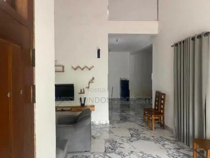 Hanwella– Spacious Two-Storey House for Sale