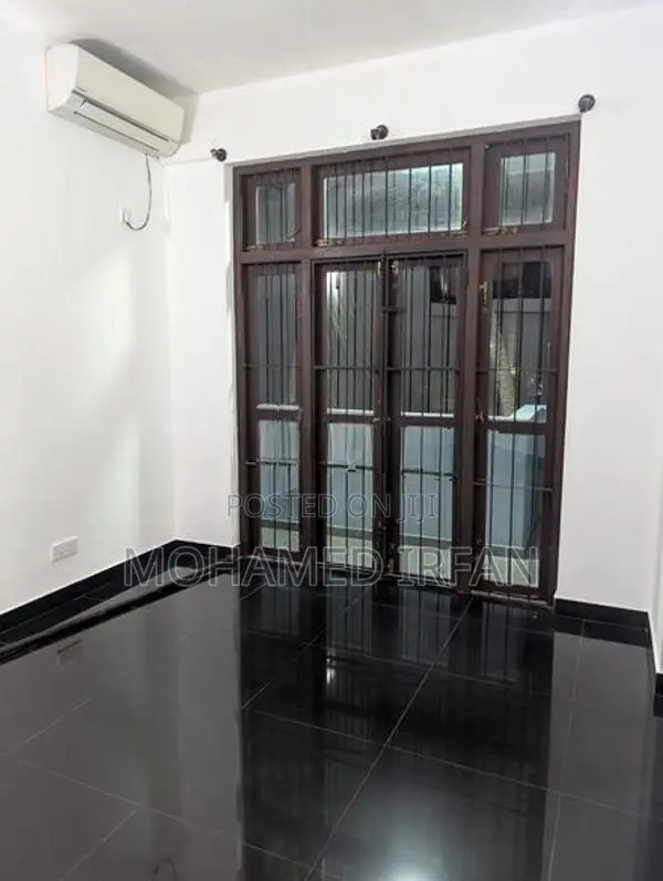 Spacious 3 Bedroom First Floor House for Rent – Kalubowila
