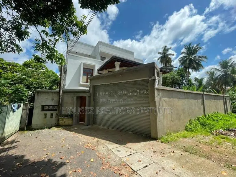 Brand-New Luxury 9-Bedroom Residence for Rent – Pannipitiya
