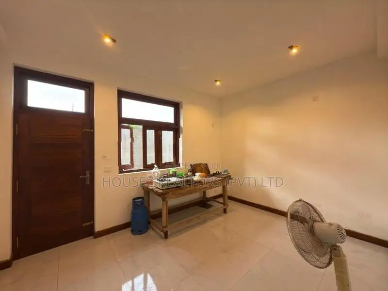 Brand-New Luxury 9-Bedroom Residence for Rent – Pannipitiya