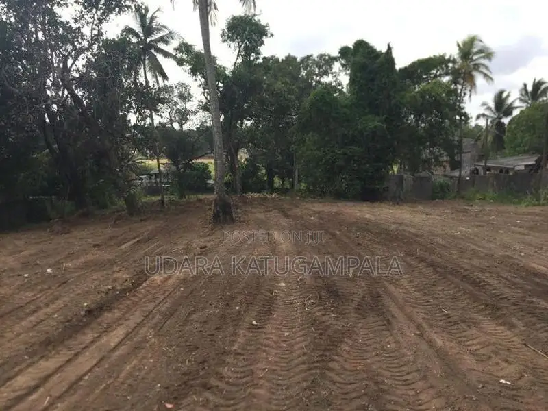 Land in Enderamulla, Wattala