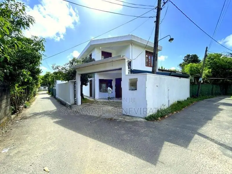 Brand-New House in Ja-Ela Thudella - Near Train Station