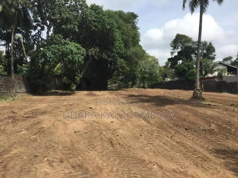 Land in Enderamulla, Wattala