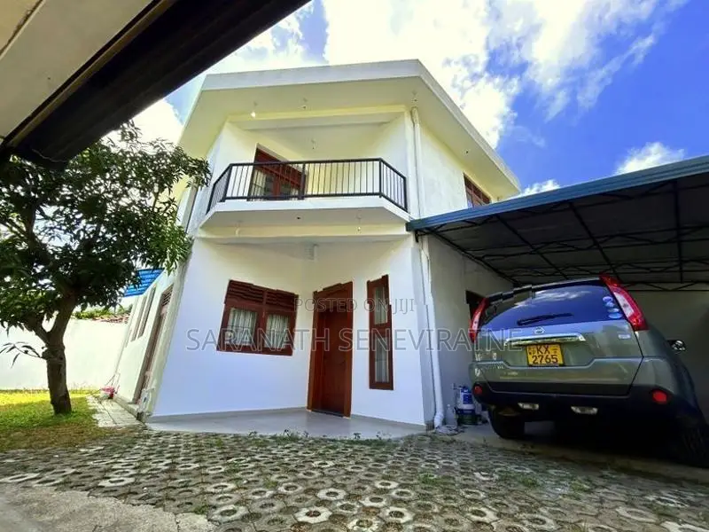 Brand-New House in Ja-Ela Thudella - Near Train Station