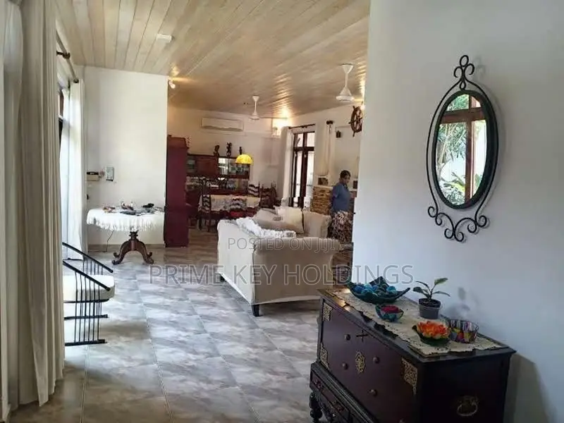 Luxury Fully Furnished House for Rent – Kirula Road, Colombo 05 [HR108