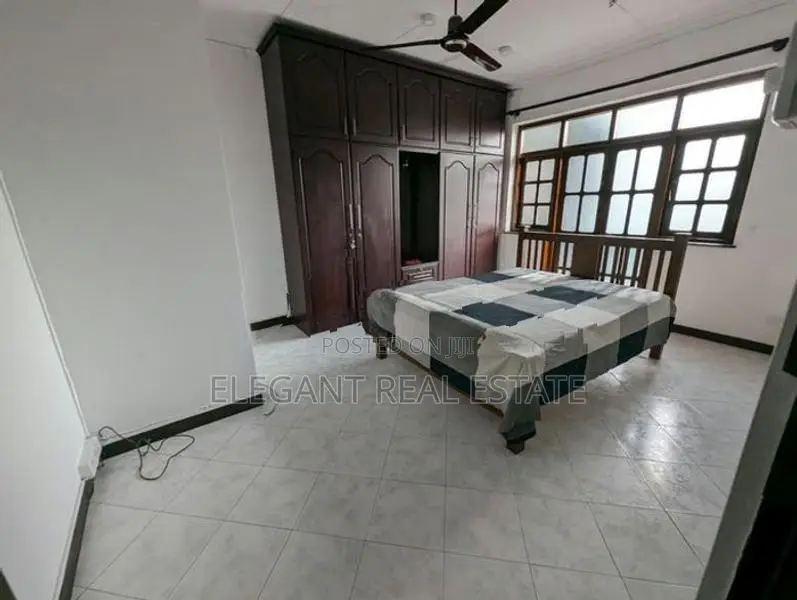 06 Bedroom Semi Furnished 03 Storied House for Rent in Nugegoda (a6507