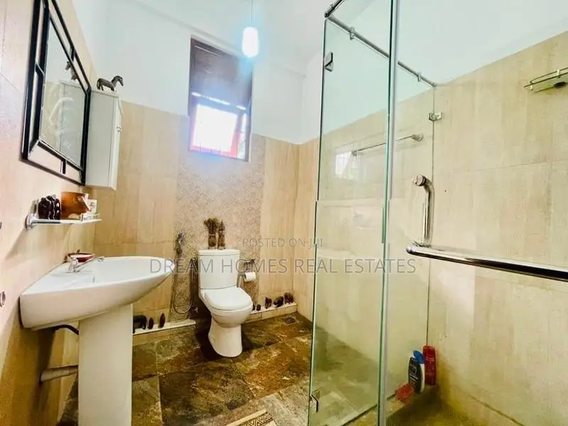 Luxury 5-Bedroom House for Sale – Kottawa