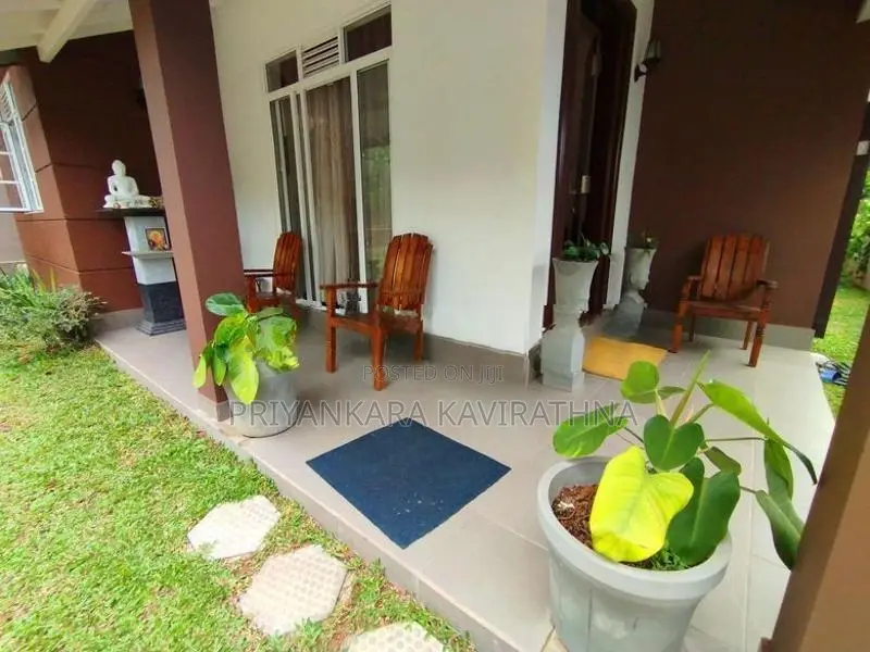 නවීන පන්නයේ තනිමහල් නිවස විකිනීමට - පොල්ගස්ඕවිට