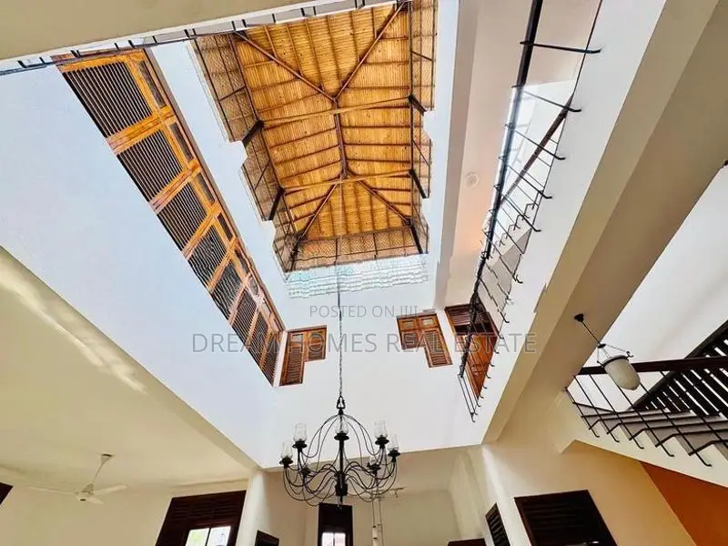 Luxury Family Home with Rooftop Terrace – Battaramulla