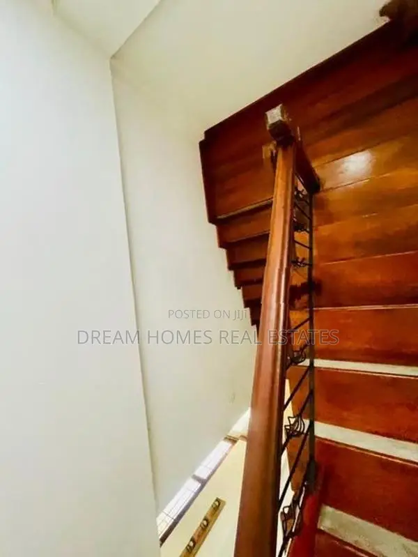 Luxury 5-Bedroom House for Sale – Kottawa