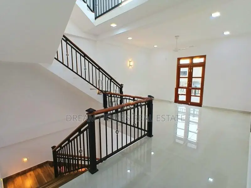 4 Bedroom House for Sale in Boralesgamuwa